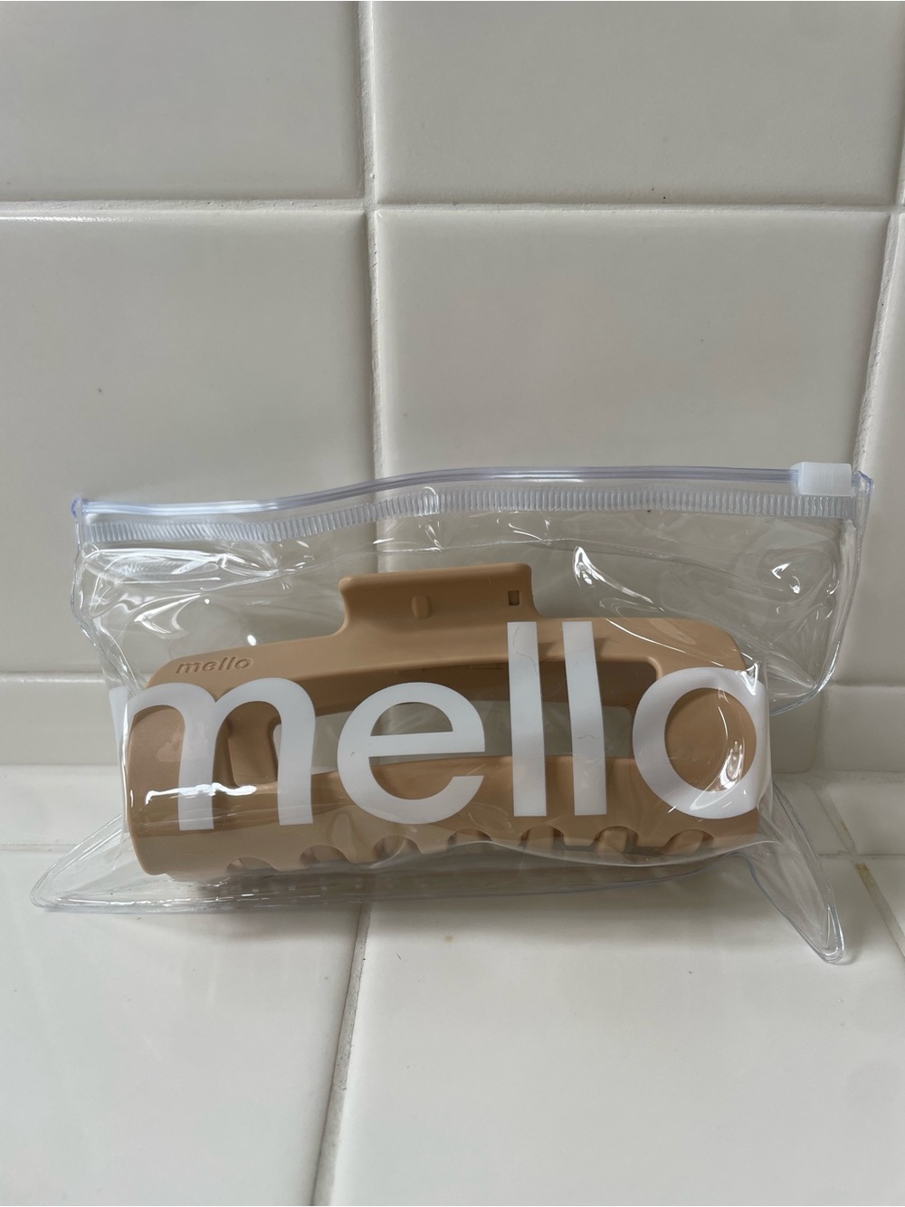 NWT Mello Jumbo Cloud Clip 4.75 inch Retail $25 Color - Latte